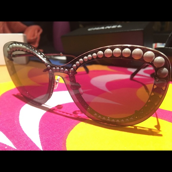 NIB! CHANEL 2018 Exclusive Vanity Fair Sunglasses - Picture 6 of 8